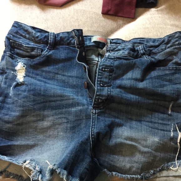 Two shorts by refuge bought from Charlotte Russe - Picture 4 of 6